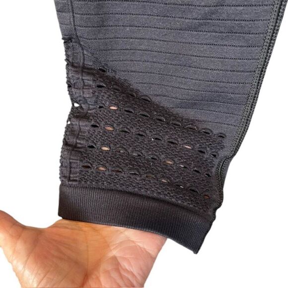 GYMSHARK Energy+ Seamless Stretch Cropped Mesh Leggings Contoured Black Small - Picture 3 of 9